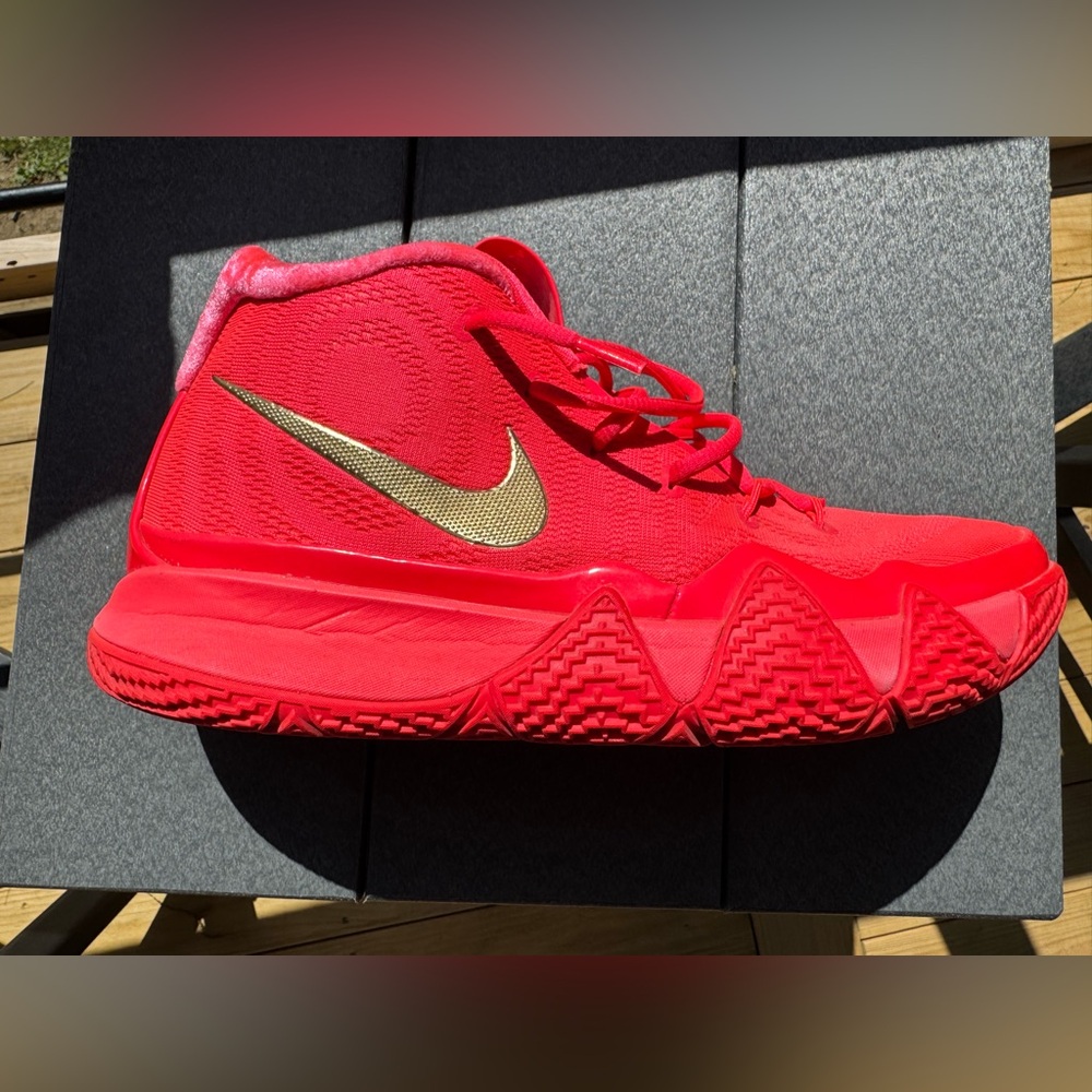 Nike Kyrie 4 Basketball Shoes